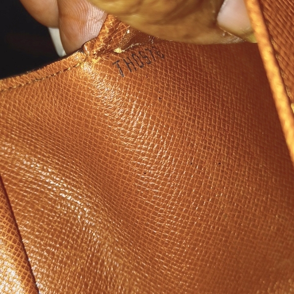 ✨️LOUIS VUITTON MONOGRAM PORTE TRÉSOR INTERNATIONAL WALLET - Picture 10 of 11